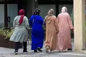 Mujeres musulmanas de paseo por Ripoll