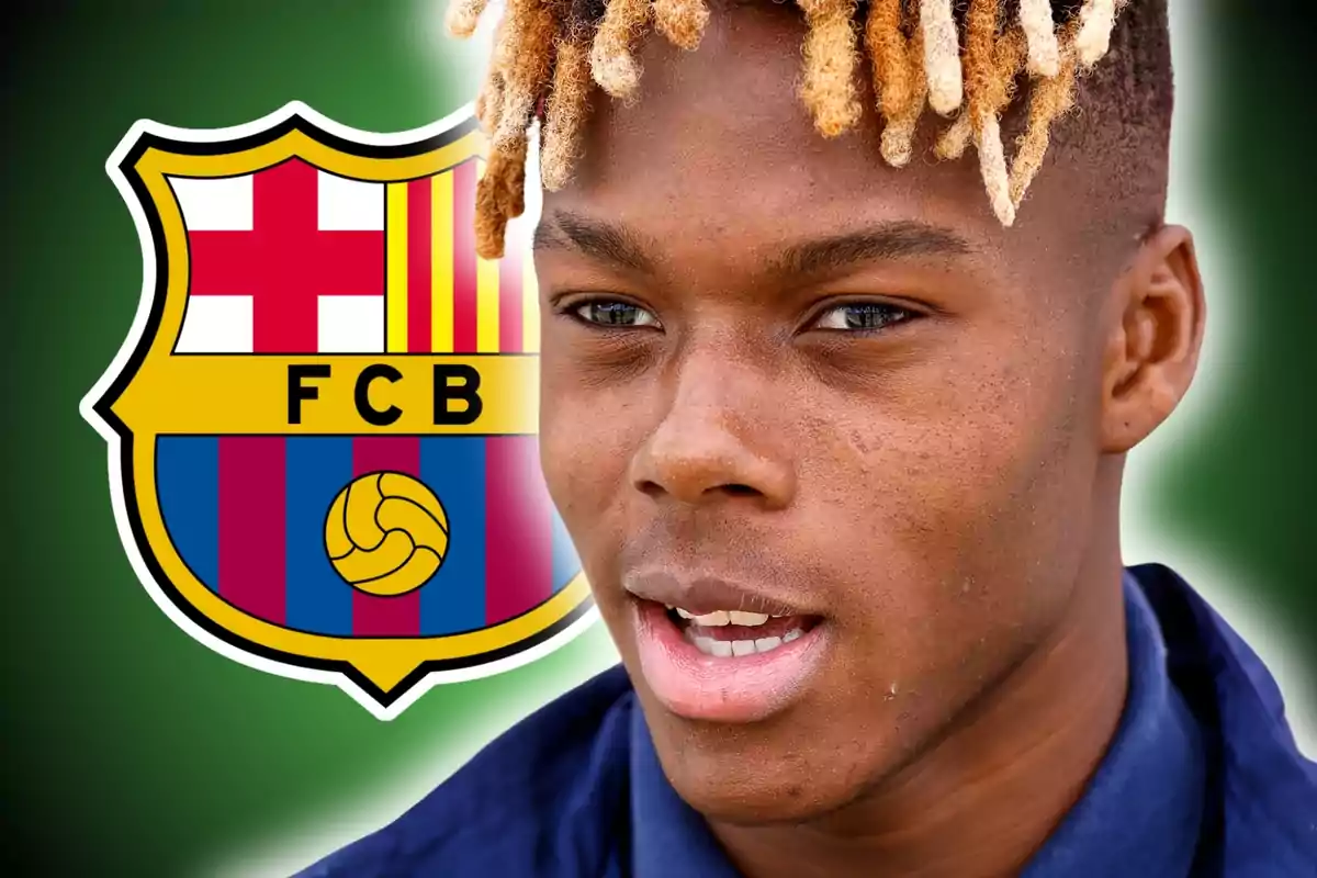 Un joven con cabello rubio y rastas aparece junto al escudo del FC Barcelona sobre un fondo verde.