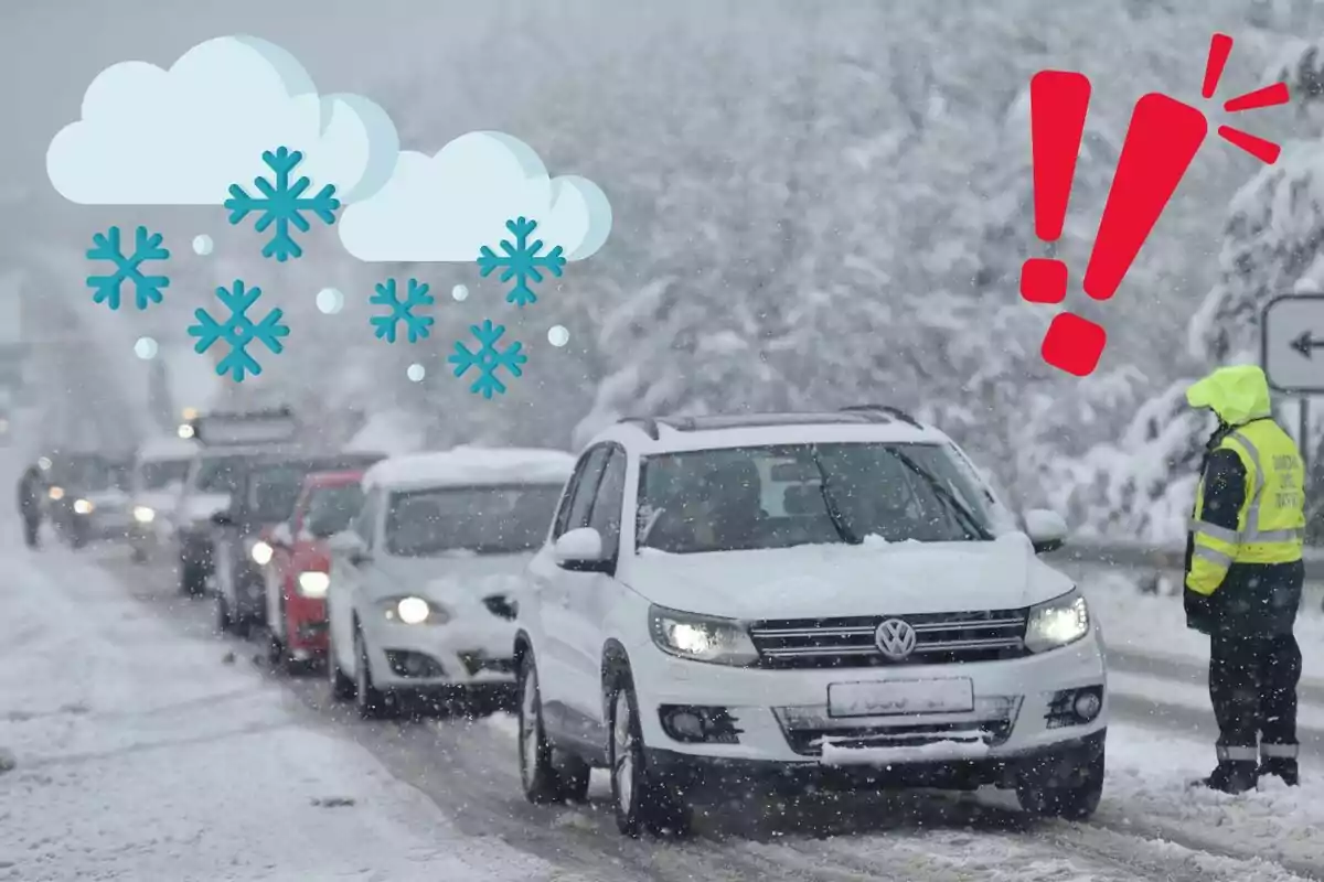 Una fila de coches avanza lentamente en una carretera nevada mientras un agente de tráfico con chaqueta amarilla observa; hay ilustraciones de nubes con copos de nieve y un signo de exclamación rojo.