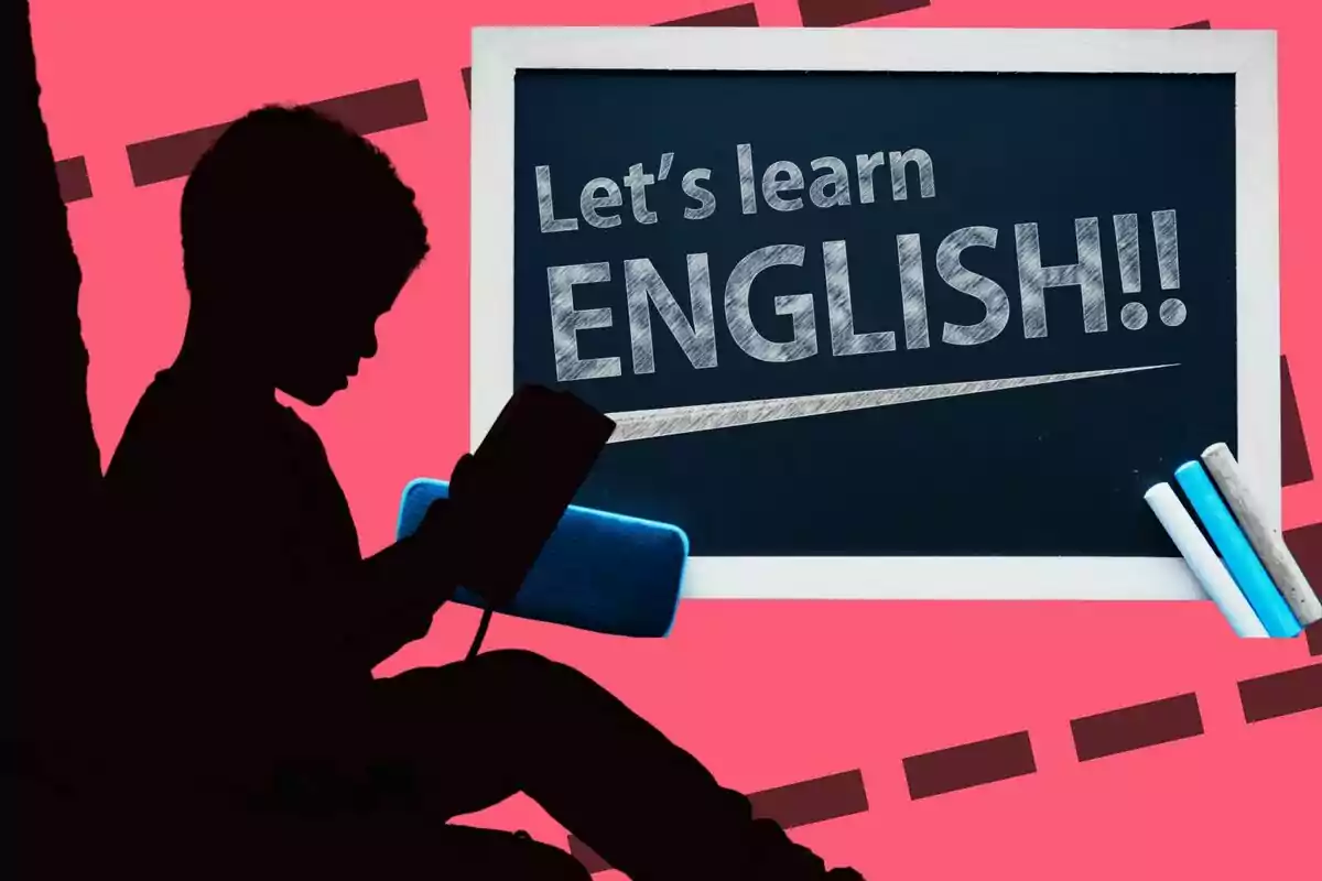 Silueta de un niño leyendo frente a una pizarra que dice "Let's learn English" sobre un fondo rosa con tizas de colores.