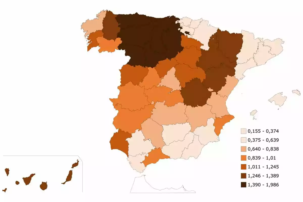 Mapa de España que muestra la densidad de población por comunidades autónomas utilizando una escala de colores que va del beige al marrón oscuro. Mapa de España que muestra la densidad de población por comunidades autónomas utilizando una escala de colores que va del beige al marrón oscuro.