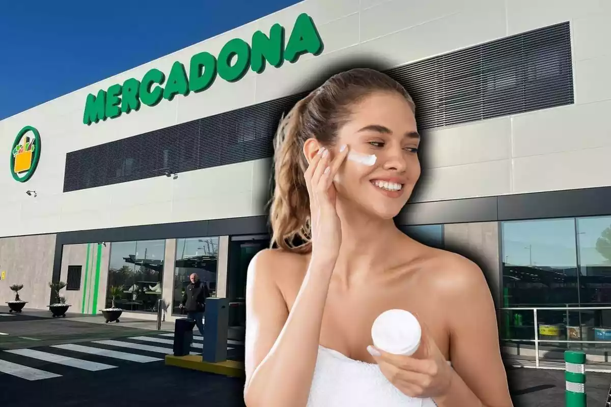 Mujer joven con pelo recogido y toalla sobre el pecho extendiéndose crema en la cara, sobre fondo de Mercadona