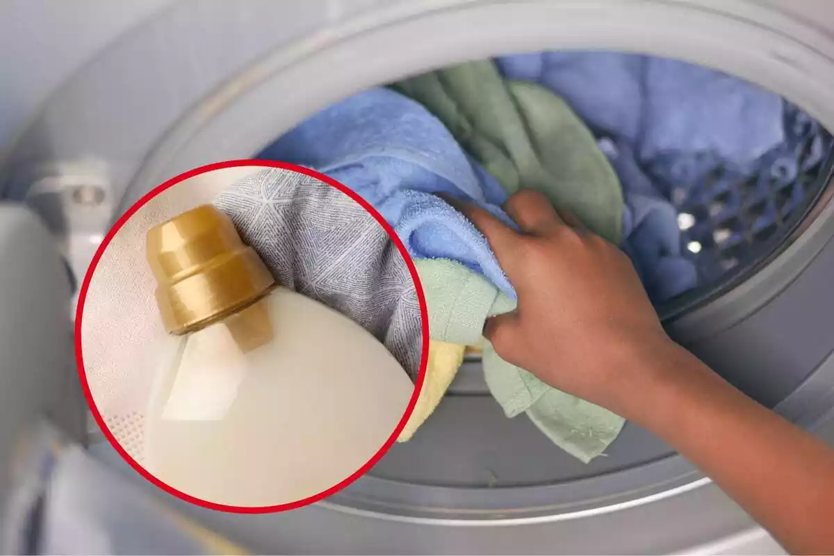 Fragmento de cuello y tapón de bote de detergente o suavizante de tono crema, en círculo rojo sobre imagen de mano introduciendo toallas de colores en el bombo de la lavadora