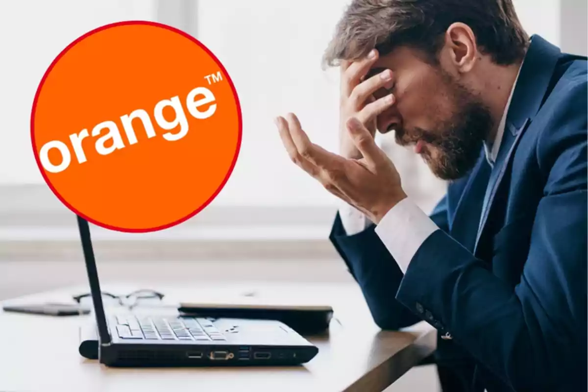 Hombre con traje sentado frente a una computadora portátil, con una mano en la frente y una expresión de frustración, junto a un logotipo de Orange. Hombre con traje sentado frente a una computadora portátil, con una mano en la frente y una expresión de frustración, junto a un logotipo de Orange.