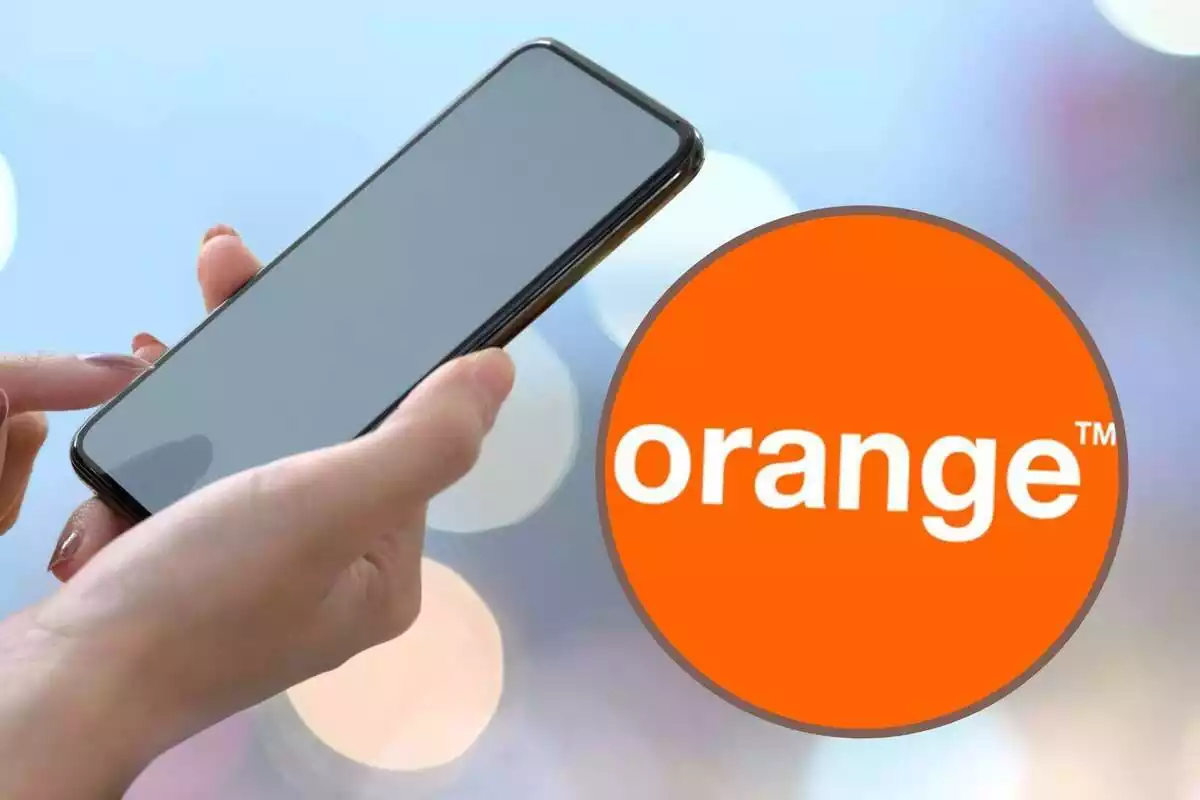 Montaje con el logo de Orange y de fondo una persona con un móvil en la mano