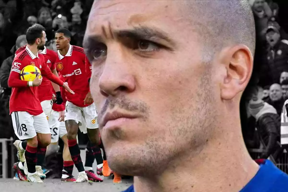 Oriol Romeu con rostro serio mirando de perfil a los jugadores del Manchester United