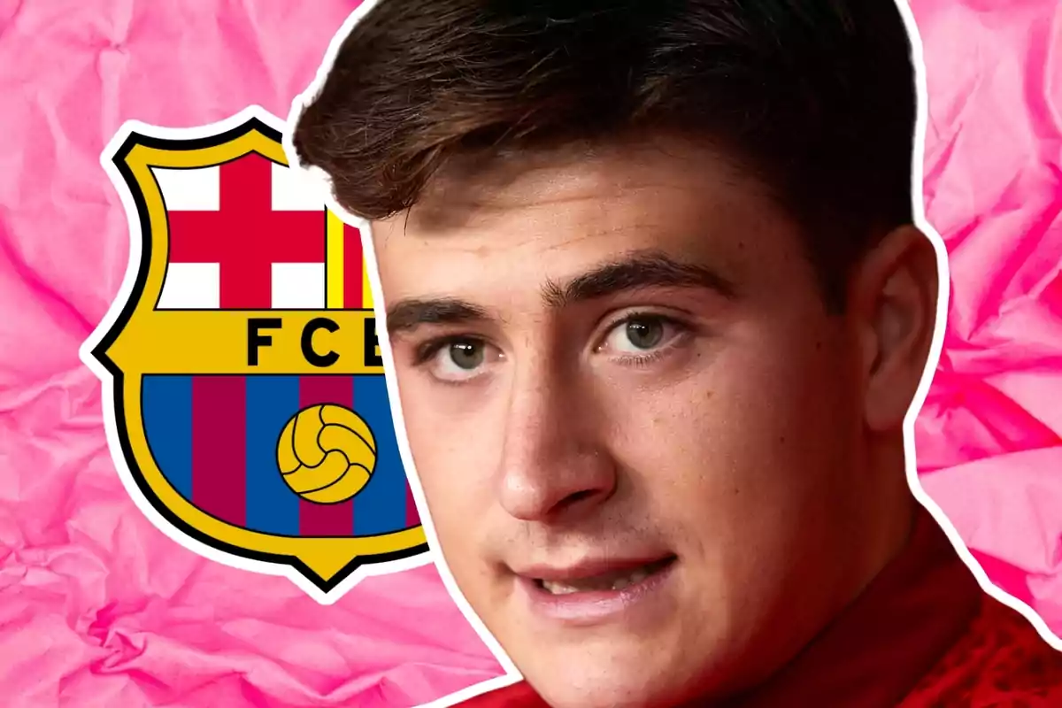 Un joven con cabello oscuro frente al escudo del FC Barcelona sobre un fondo rosa.