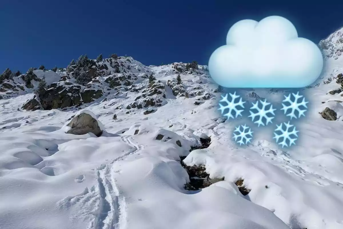 Paisaje de una montaña nevada y un emoji de una nube blanca con copos de nieve