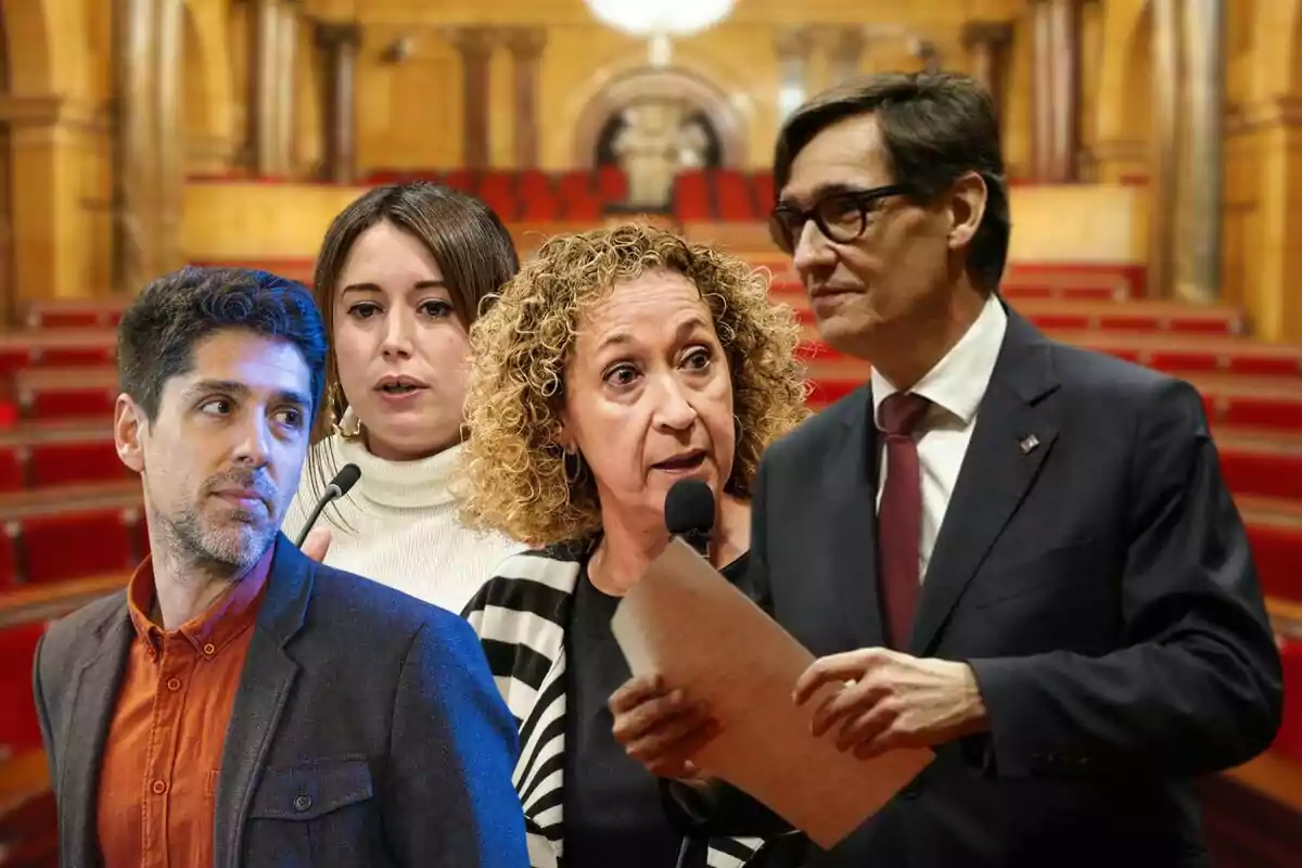 Cuatro personas en primer plano con expresión seria en el interior de un parlamento con asientos rojos y fondo de madera