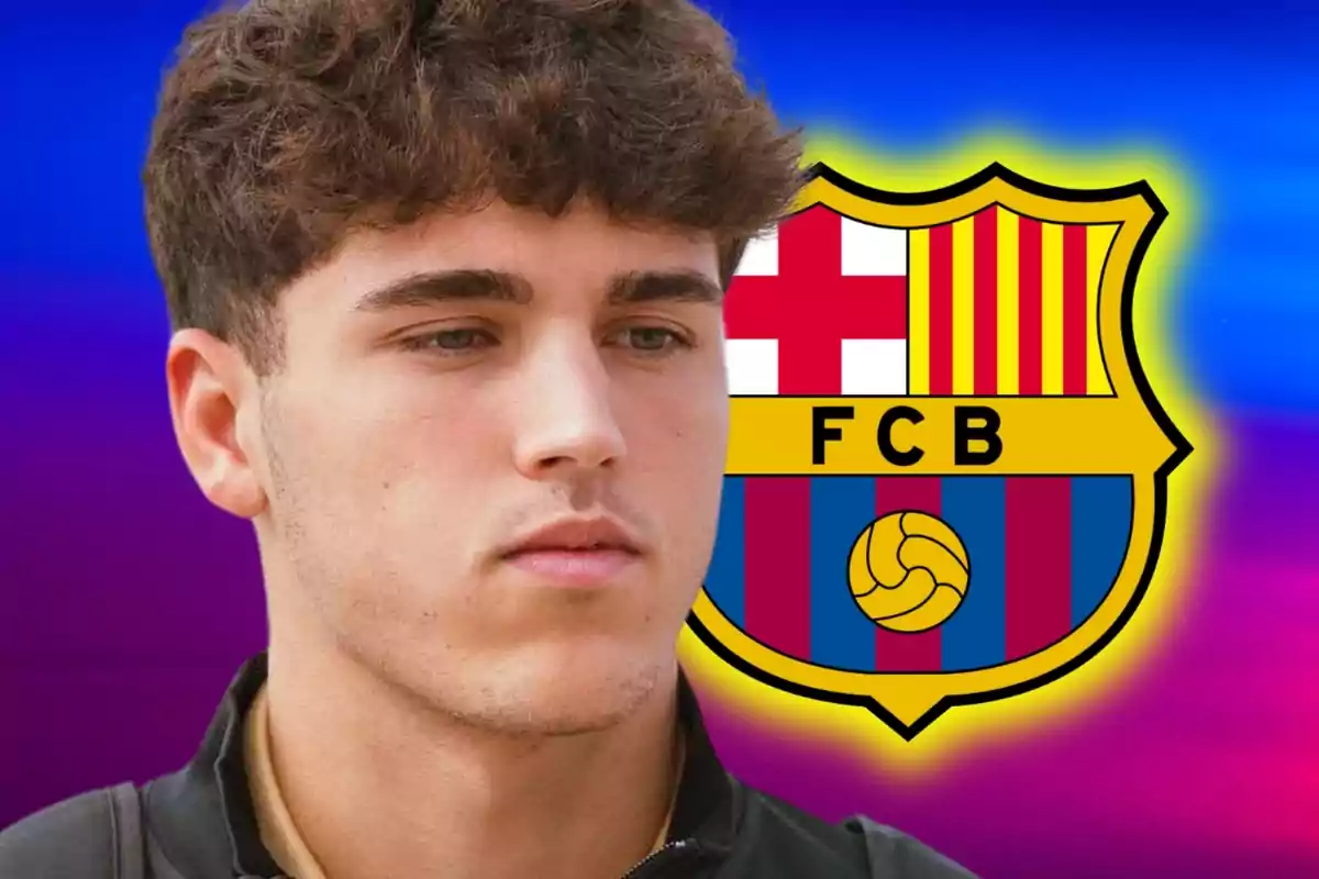 Un joven con cabello rizado aparece junto al escudo del FC Barcelona sobre un fondo azul y morado.