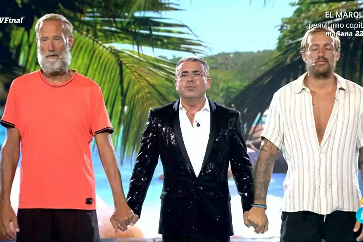 Captura de Rubén Torres y Pedro García Aguado con Jorge Javier Vázquez en la final de Supervivientes