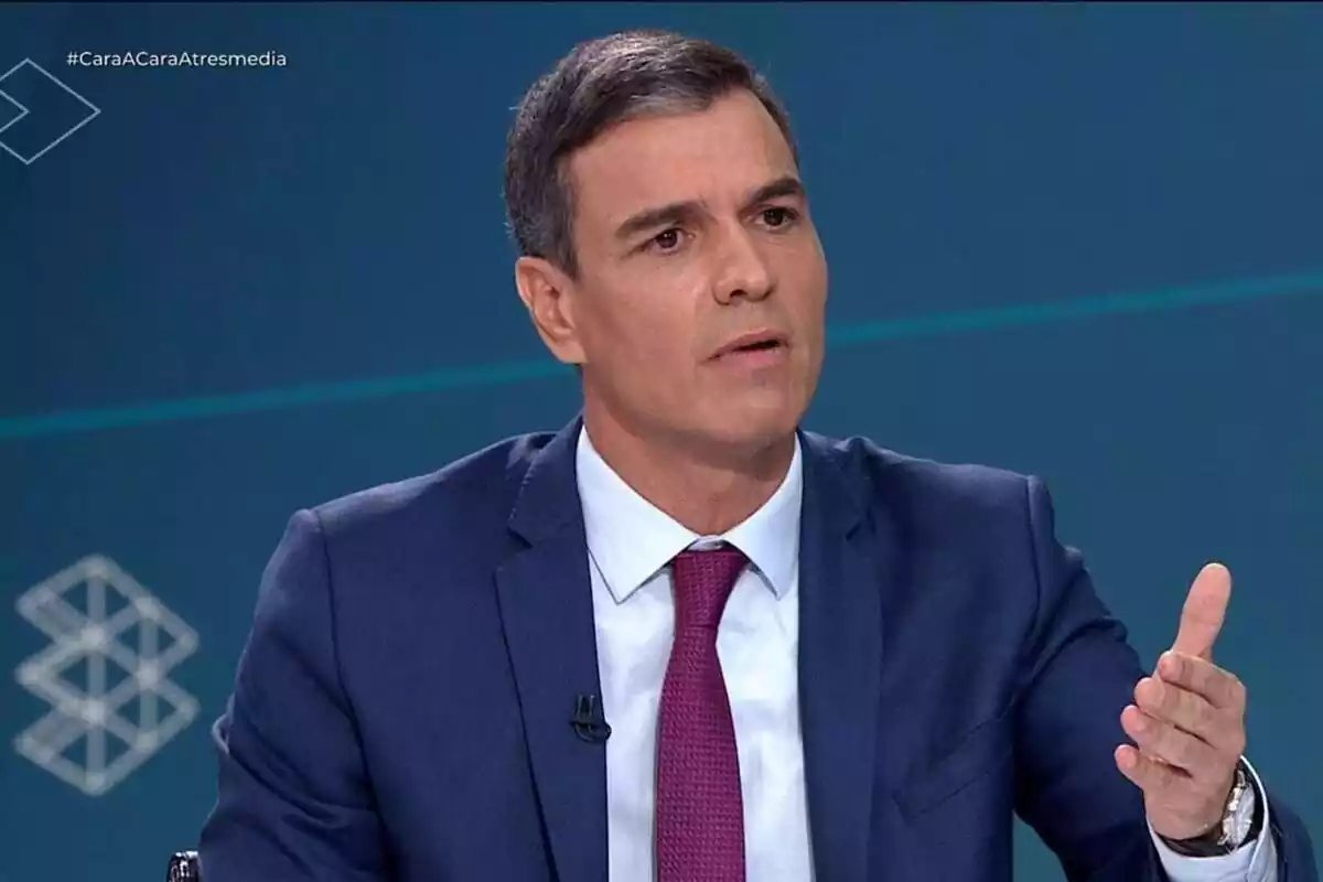 Pedro Sánchez con rostro serio en el plató del 'cara a cara' de Atresmedia para las elecciones generales del 23 de julio de 2023