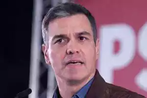 Primer plano de Pedro Sánchez con cara de preocupación