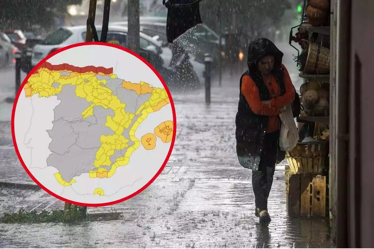 Mujer caminando por la calle en pleno temporal de lluvia y un círculo con el mapa de avisos meteorológicos de la AEMET