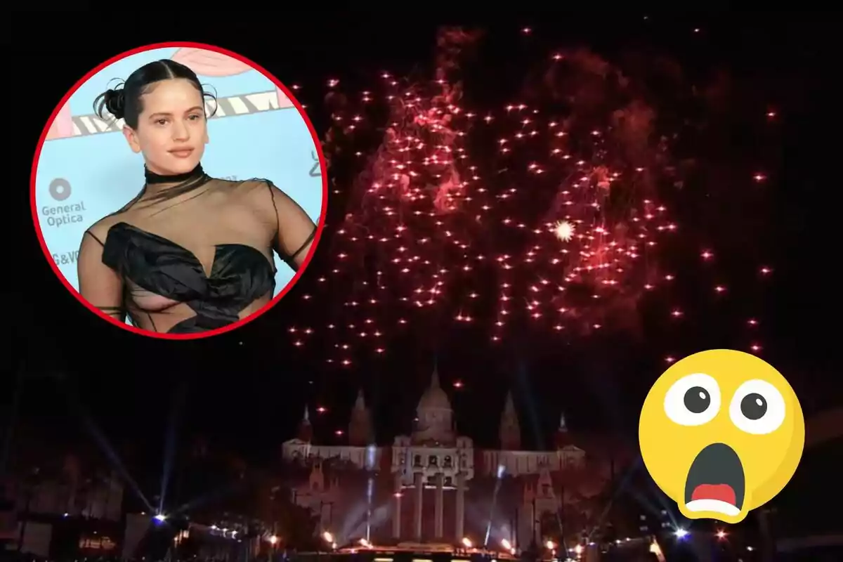 Una mujer en un evento con un vestido negro y transparente, con fuegos artificiales de fondo y un emoji sorprendido en la esquina inferior derecha.