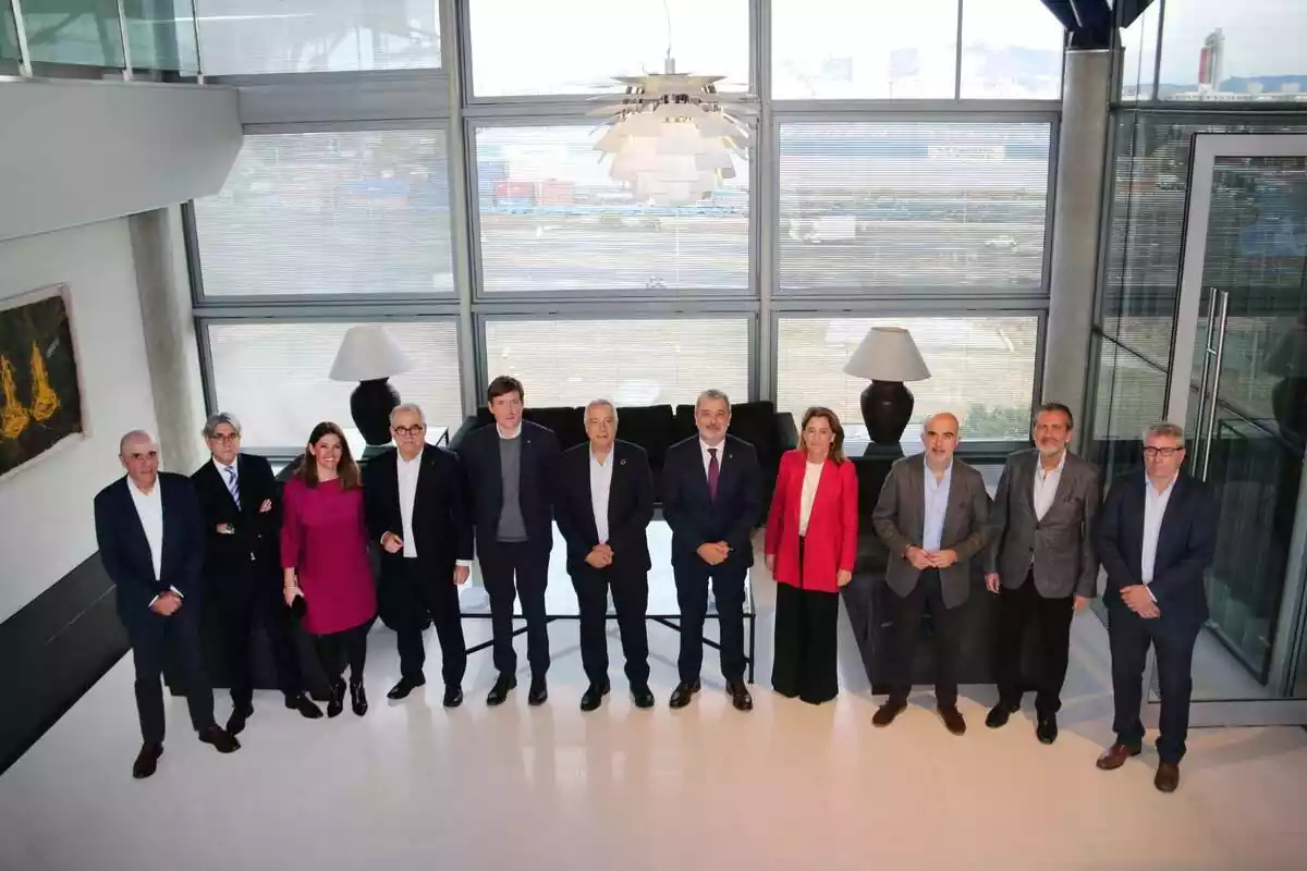 Fotografía de los miembros que han asistido al plenario del Consorci de la Zona Franca de Barcelona