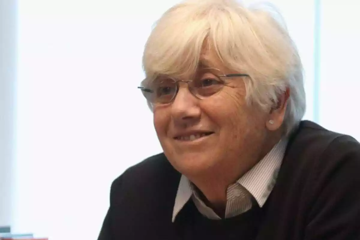 Primer plano de Clara Ponsatí sonriendo