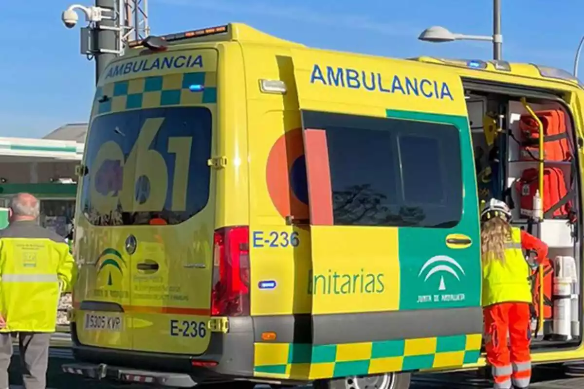 Ambulancia del Centro de Emergencias Sanitarias