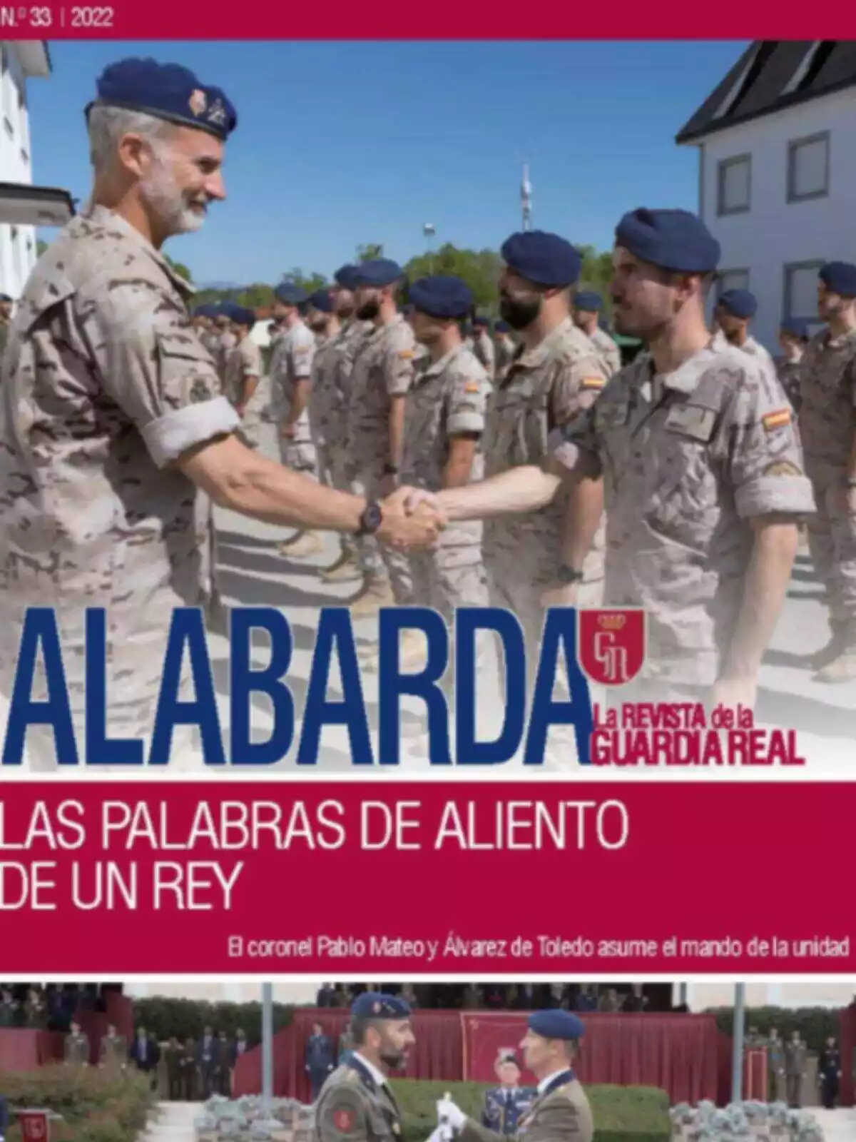 Portada de la revista Alabarda con Felipe VI dando la mano a un chico del ejercito Portada de la revista Alabarda con Felipe VI dando la mano a un chico del ejercito