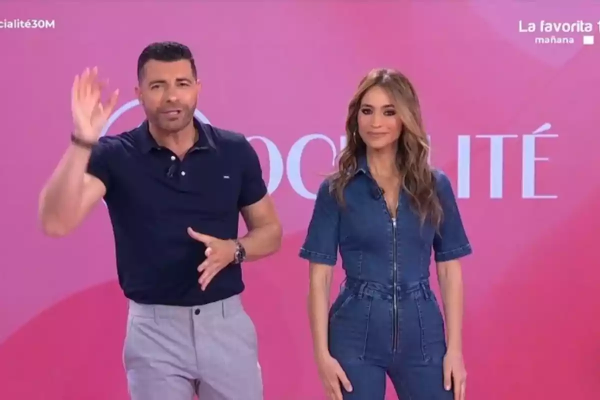 Antonio Santana y María Verdoy con el logo de 'Socialité' detrás de ellos Antonio Santana y María Verdoy con el logo de 'Socialité' detrás de ellos