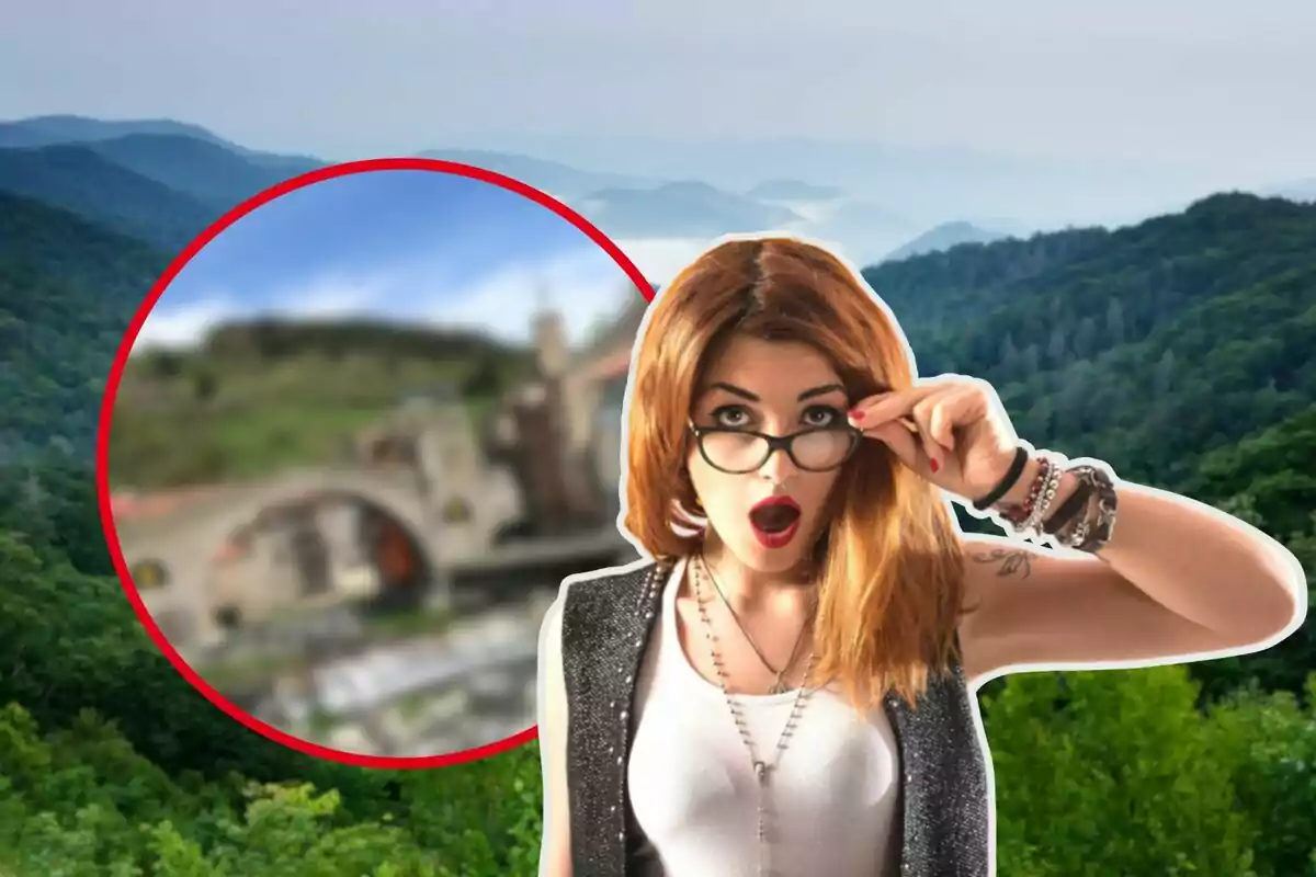 Una mujer con expresión de sorpresa, levantando sus gafas, con un paisaje montañoso de fondo y un círculo rojo que destaca una imagen borrosa.