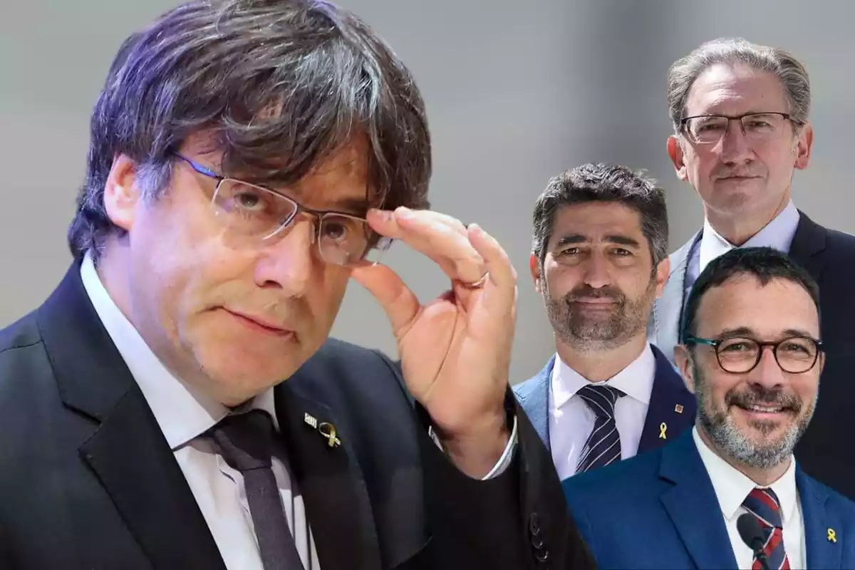 Carles Puigdemont, en primer plano y Jordi Puigneró, Jaume Giró y Josep Rius detrás