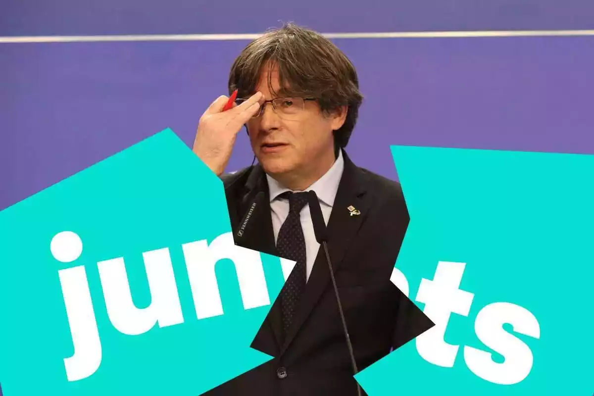 Montaje de una imagen de Carles Puigdemont con el logo roto de Junts per Catalunya