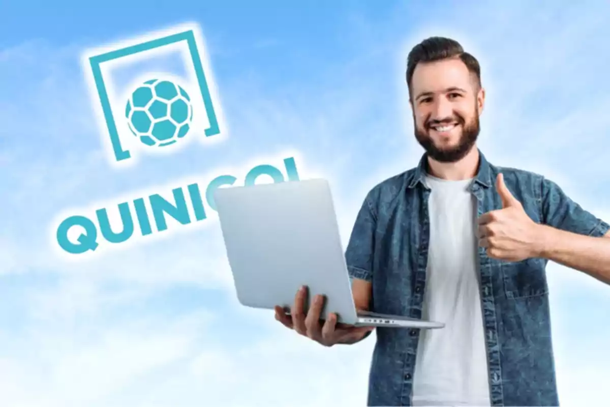 Hombre sonriente con barba sosteniendo una laptop y haciendo un gesto de pulgar arriba, con el logo de "QUINICOL" y un balón de fútbol en el fondo.