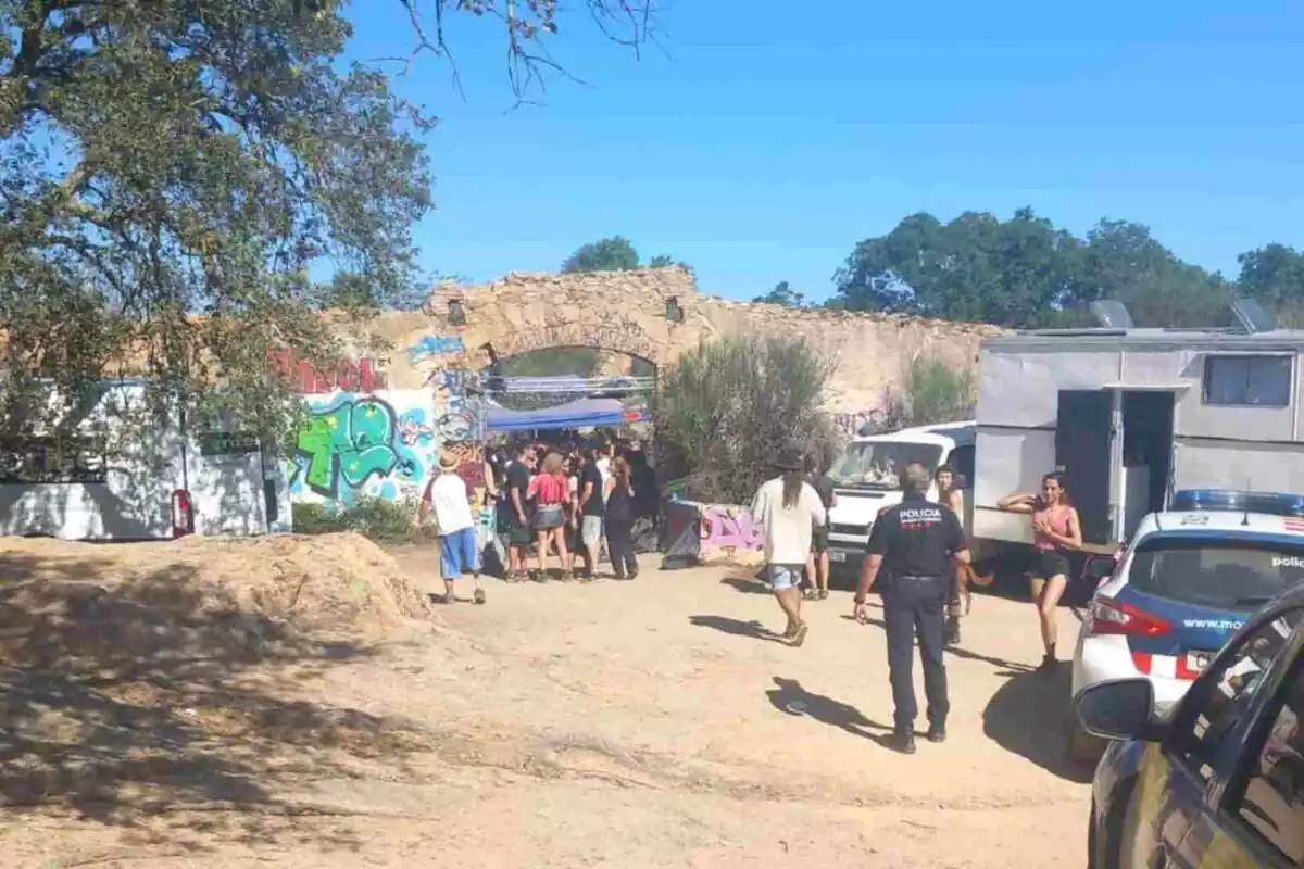 Imagen de la rave ilegal en Llagostera, en la comarca del Gironès