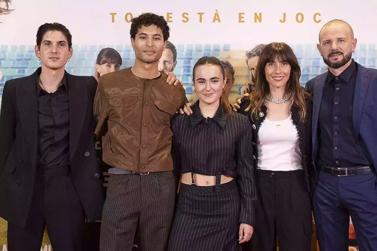 Fotografía del preestreno de 'LÀcadèmia' de 3Cat con Rita González, Marc Soler, Ton Vieira, Marc Martínez y Bárbara Goenaga