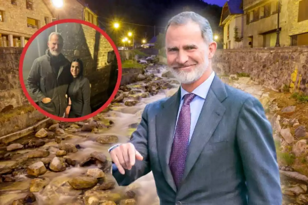 El rey felipe vi delante de una fuente de piedras y a su izquierda una imagen de él con una chica