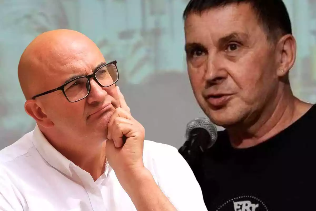 Montaje con la imagen pensativa de Xavier Rius con Arnaldo Otegi de fondo