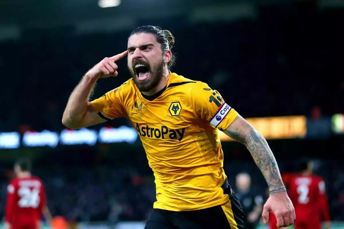 Rubén Neves celebrando un gol