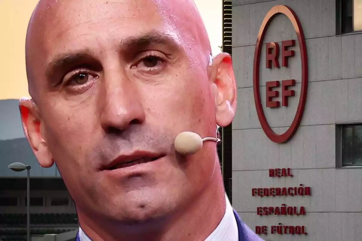 Luis Rubiales en primer plano junto al edificio de la RFEF