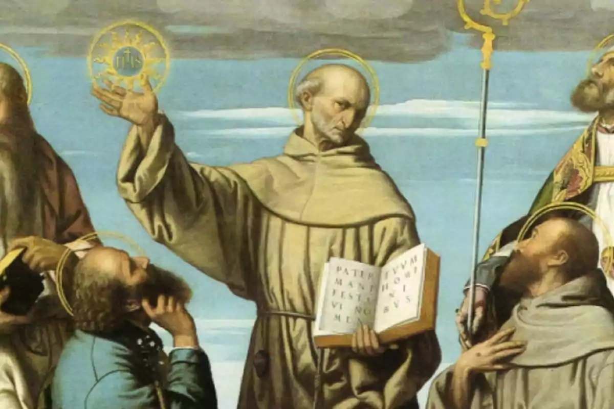 Un grupo de figuras religiosas con halos dorados rodea a un hombre en el centro que sostiene un libro abierto y un disco dorado con las letras IHS, mientras otro hombre sostiene un bastón decorativo.