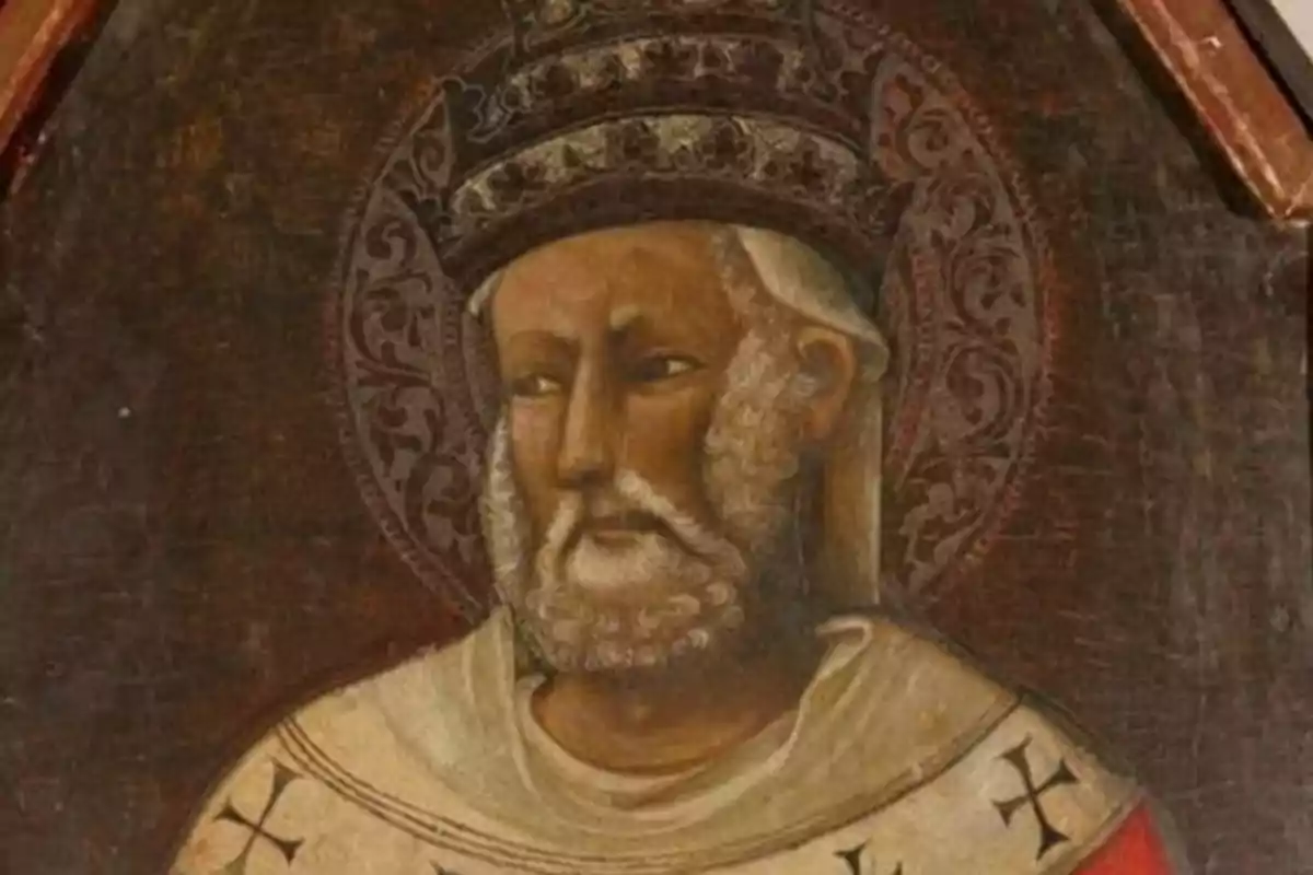 Retrato de un hombre con barba blanca y corona decorada, vestido con túnica blanca con cruces negras.