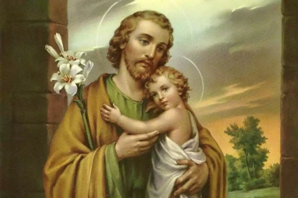 Primer plano a color de San José con el Niño en brazos