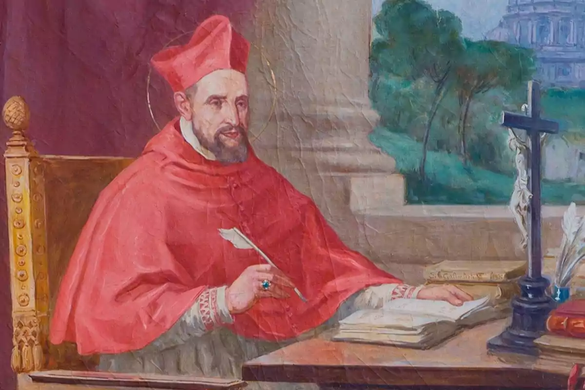 Pintura de un cardenal sentado en un escritorio, vestido con vestimentas rojas, sosteniendo una pluma y con varios libros y una cruz sobre la mesa.