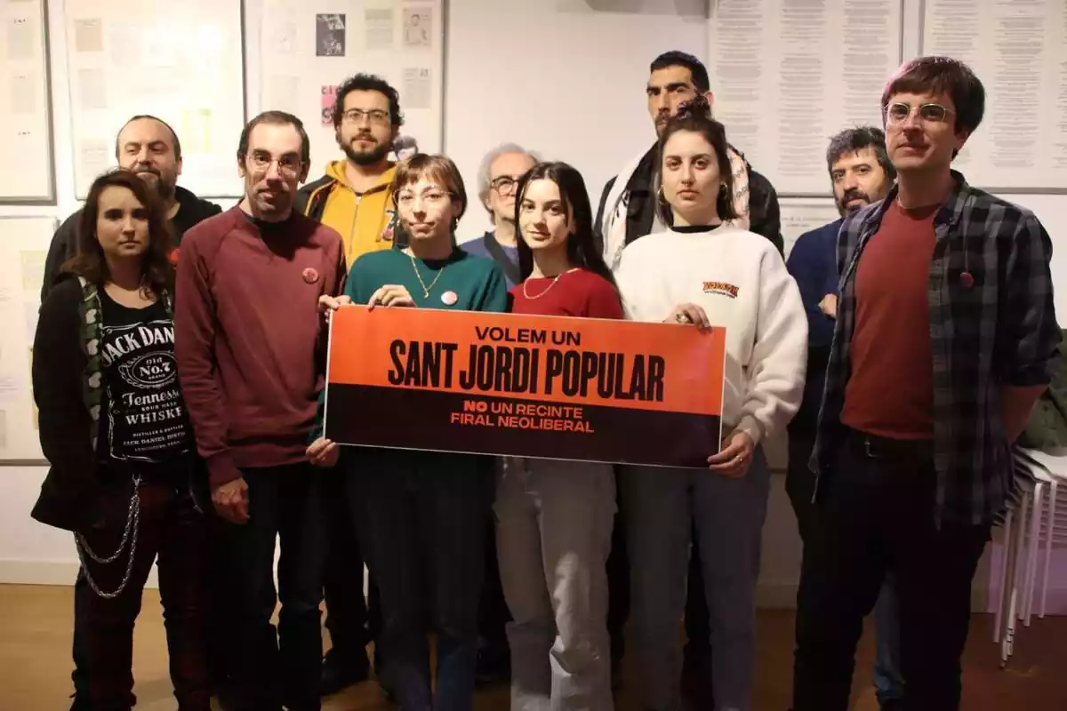 Diversos representantes de entidades y colectivos del mundo del libre reclaman "un Sant Jordi popular"