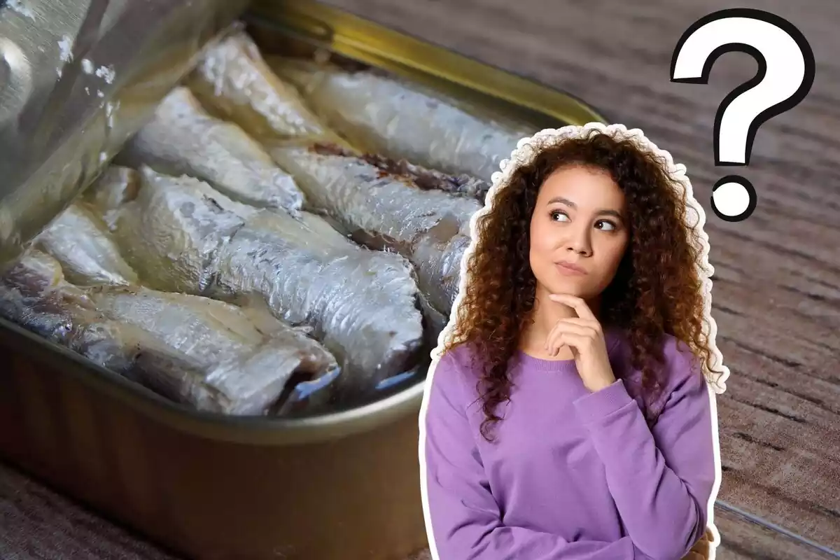 Mujer pensando mirando una lata de sardinas