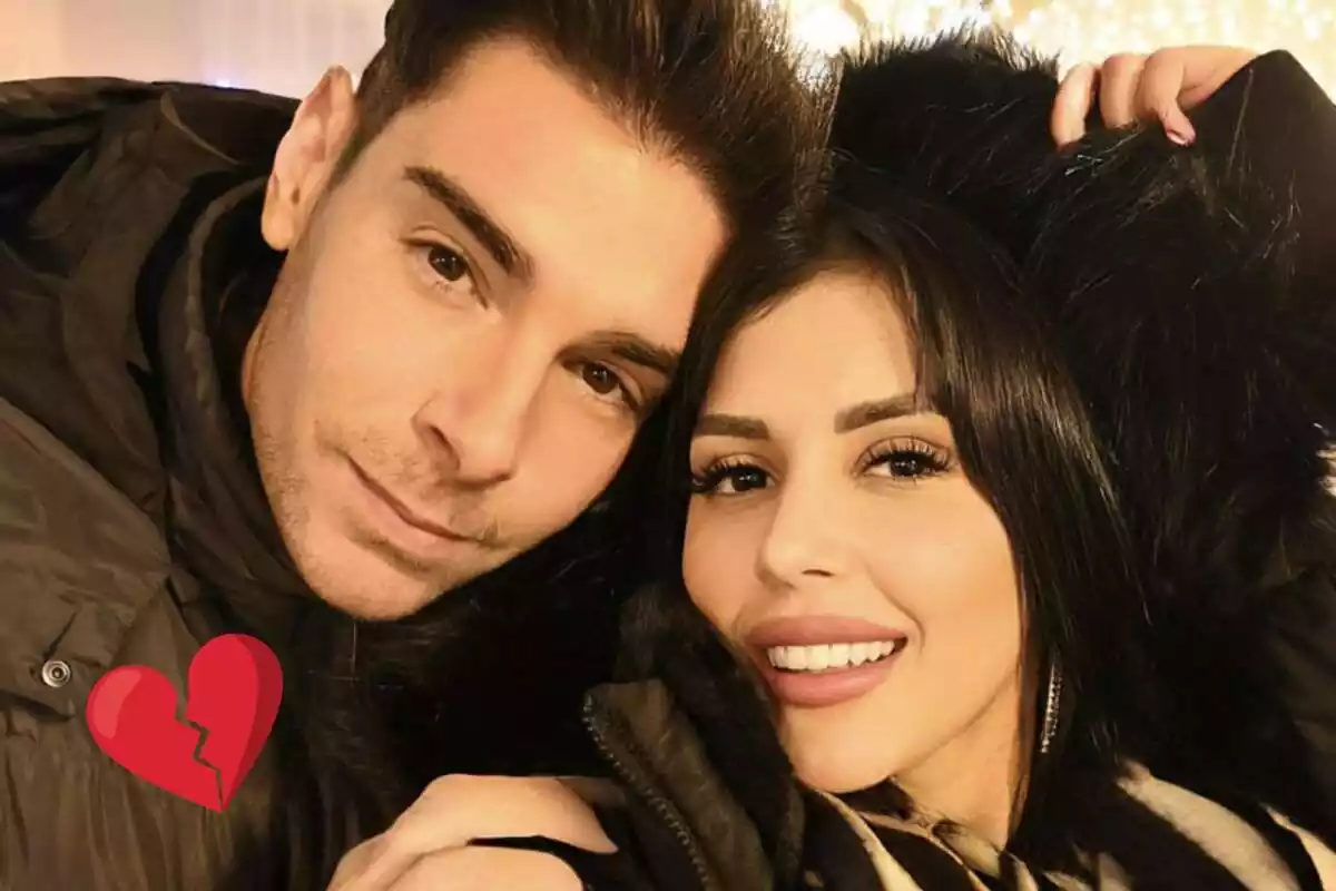 Selfie de Jacobo Ostos con su exnovia, Mery Jim, muy sonrientes con un corazón partido