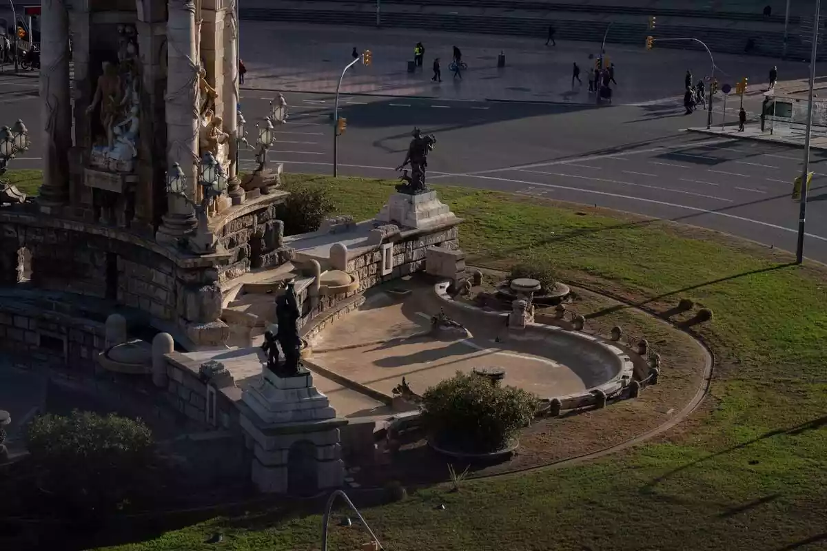 Fuente de Plaça d'Espanya (Barcelona) vacía por las restricciones de sequía Fuente de Plaça d'Espanya (Barcelona) vacía por las restricciones de sequía