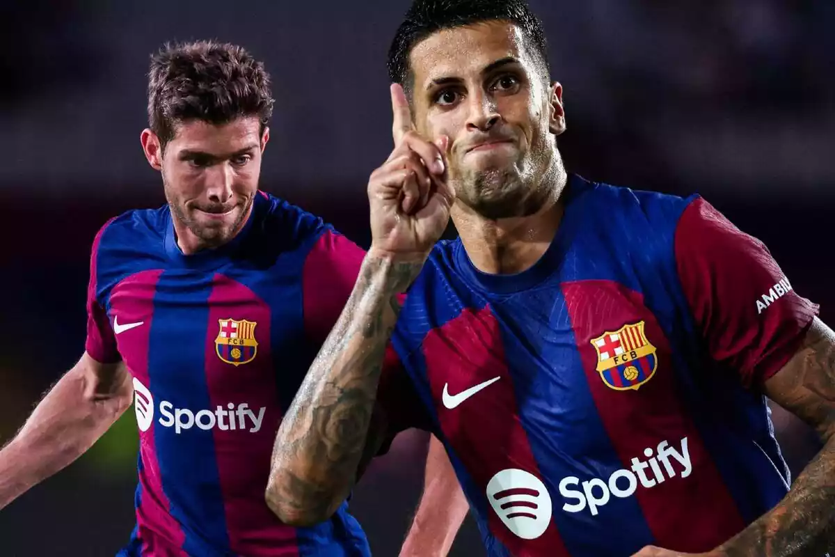 Joao Cancelo y Sergi Roberto con la camiseta del FC Barcelona