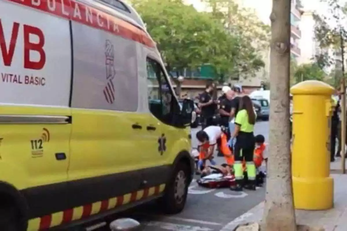 Captura de los servicios de emergencia de Alicante actuando en la calle