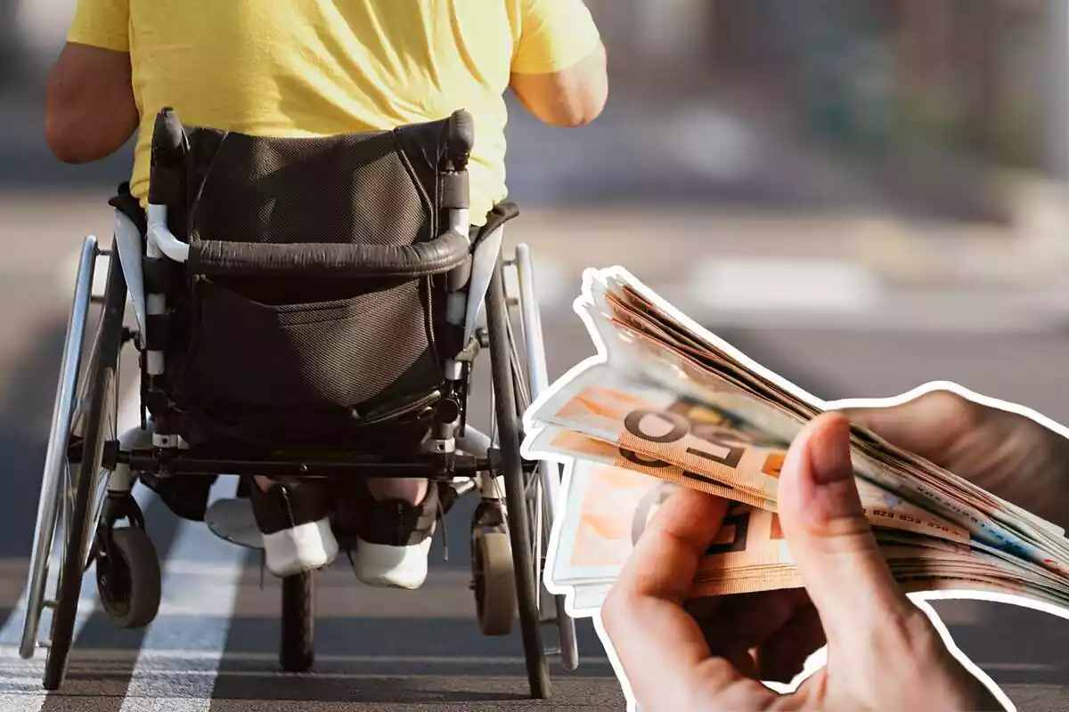 Una imagen de fondo de una persona en silla de ruedas y otra imagen de unas manos con billetes de 50 euros