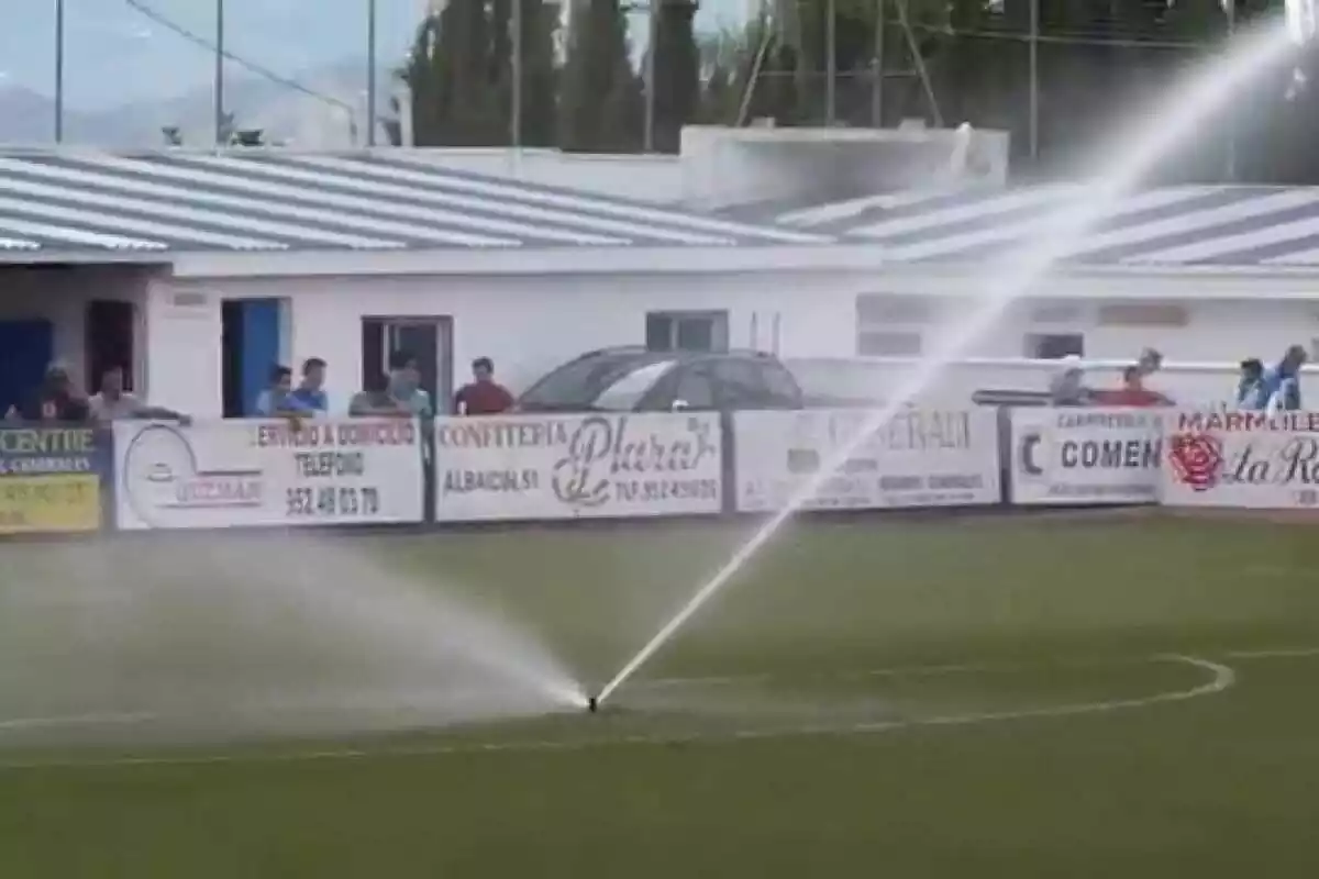 Sistema de riego de un campo de futbol Sistema de riego de un campo de futbol
