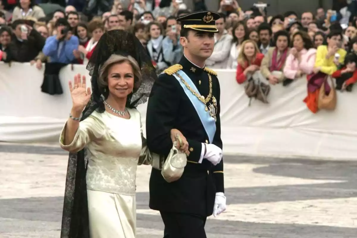 Reina Sofia junto a Felipe VI Reina Sofia junto a Felipe VI