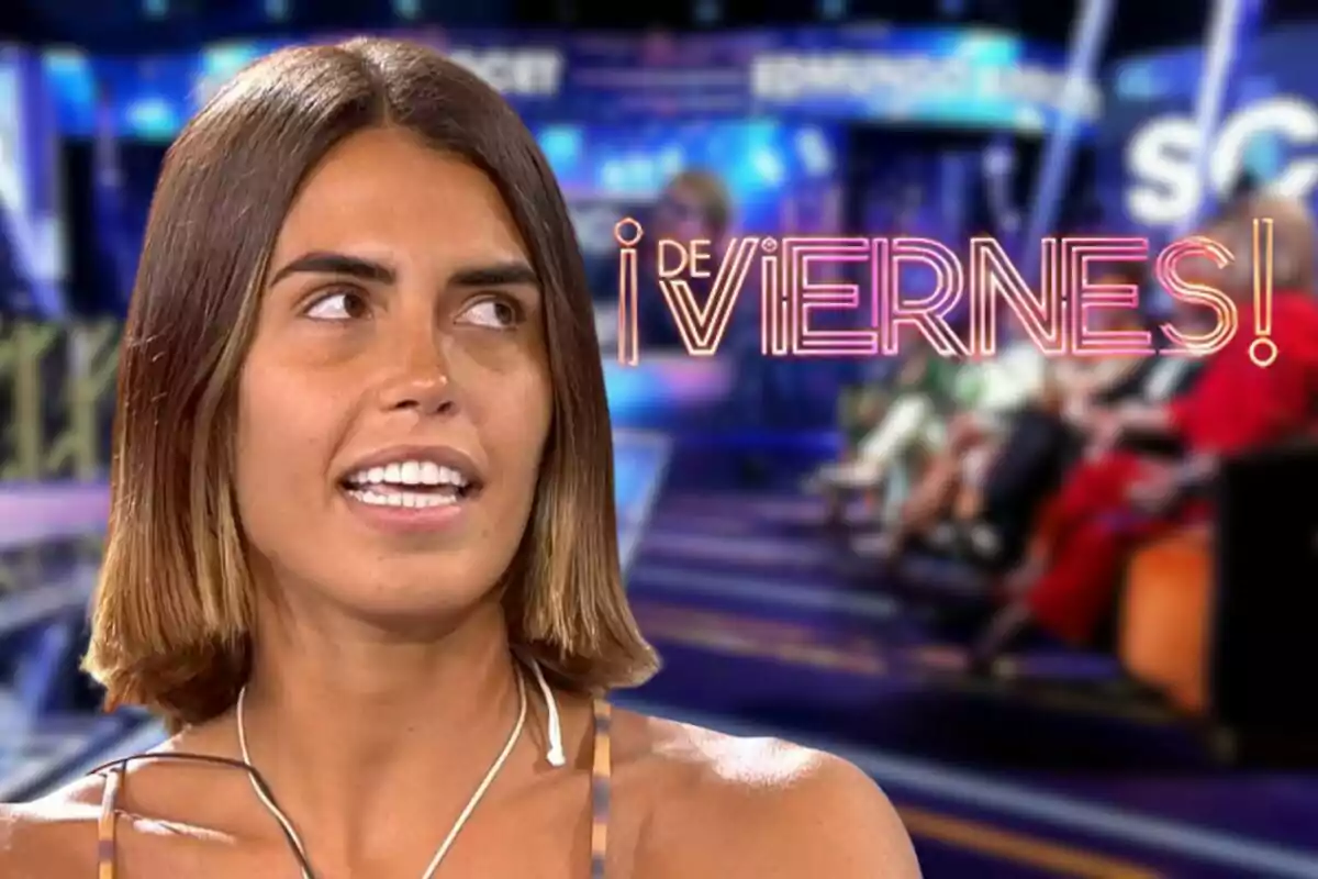 Sofía Suescun aparece en primer plano, con una expresión facial que sugiere que está hablando; en el fondo se puede ver un estudio de televisión con luces brillantes y la palabra "¡DE VIERNES!" en letras grandes y coloridas.