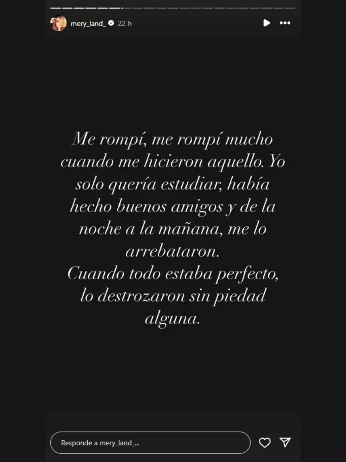 Una imagen de una historia de Instagram con fondo negro y texto en blanco que expresa sentimientos de pérdida y dolor tras una experiencia negativa. Una imagen de una historia de Instagram con fondo negro y texto en blanco que expresa sentimientos de pérdida y dolor tras una experiencia negativa.