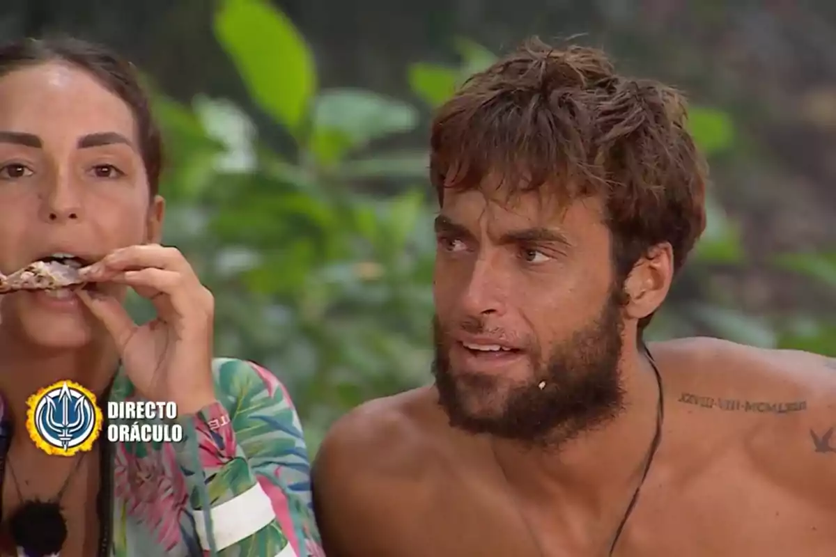 Anita y Montoya en un entorno natural, una de ellas está comiendo mientras la otra parece estar hablando. Captura de 'Supervivientes' Anita y Montoya en un entorno natural, una de ellas está comiendo mientras la otra parece estar hablando. Captura de 'Supervivientes'